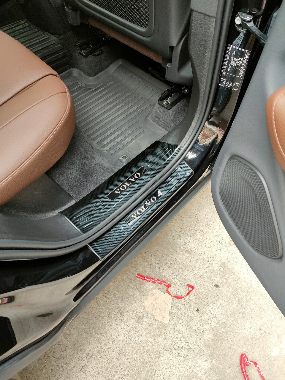 Ốp chống trầy bậc carbon full viền cao su volvo xc60 (8 thanh)